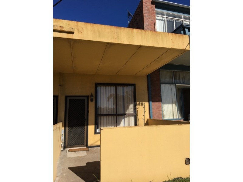 2/25A Cobby Street, Shortland NSW 2307