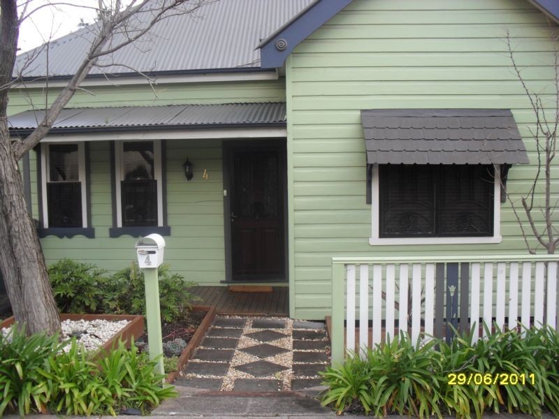 4 ARNOLD ST, Mayfield NSW 2304