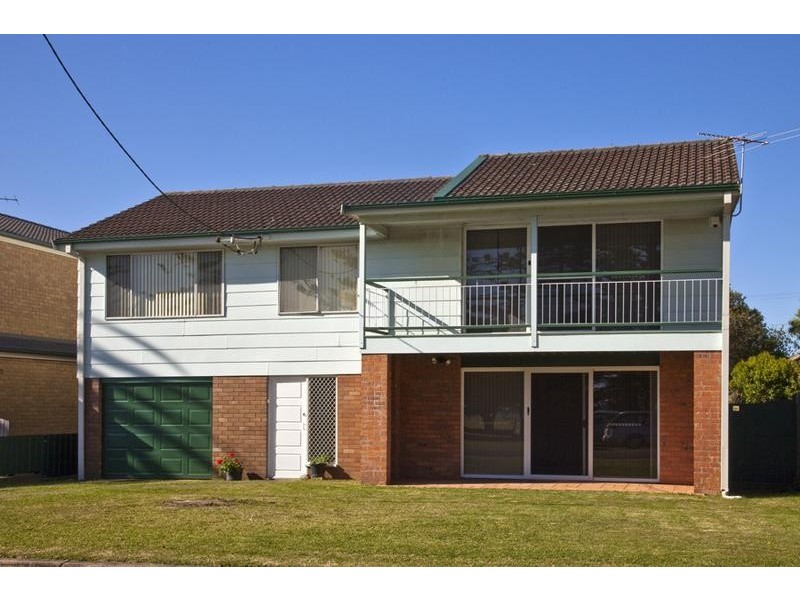 54 Hunter Street, Stockton NSW 2295