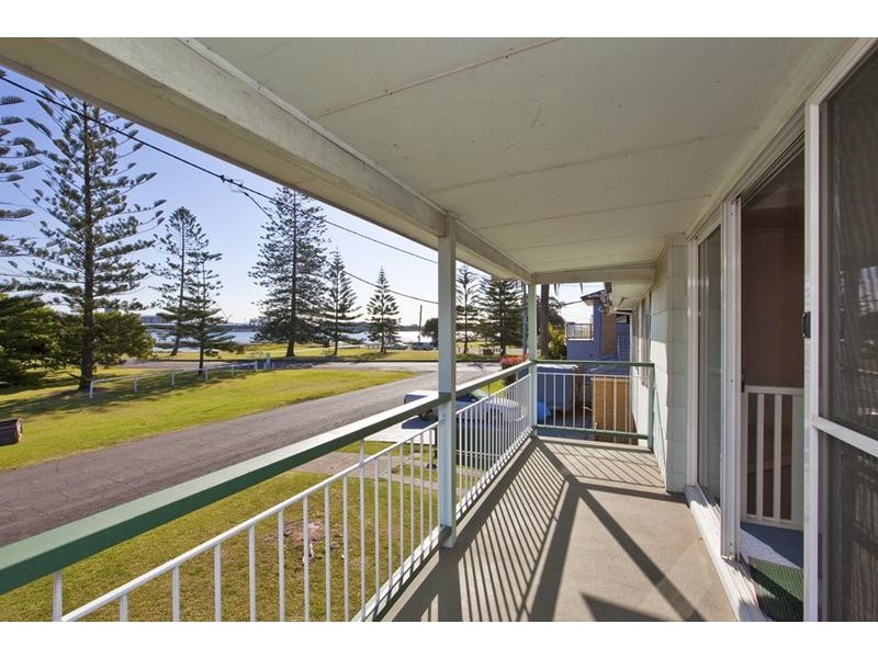 54 Hunter Street, Stockton NSW 2295