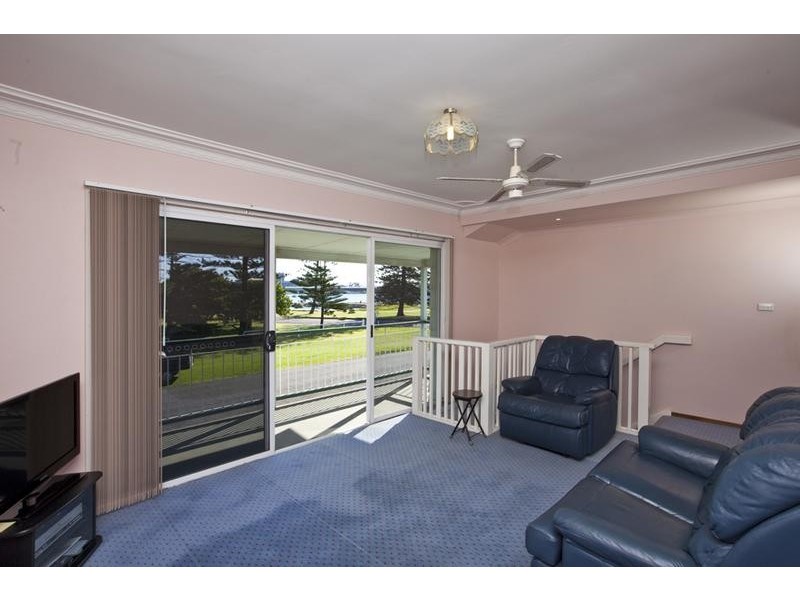54 Hunter Street, Stockton NSW 2295