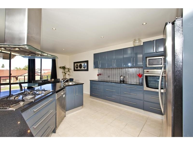 17 Pembroke Street, Stockton NSW 2295