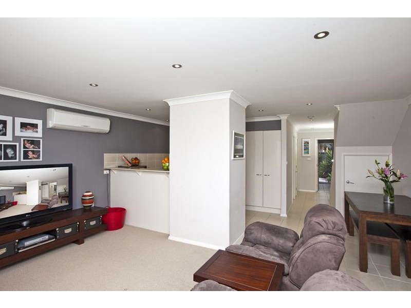 2/36 Churchill Circuit, Hamilton South NSW 2303