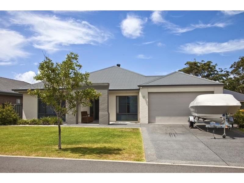 7 Bitou Way, Fern Bay NSW 2295