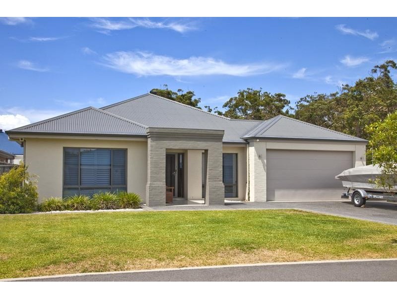 7 Bitou Way, Fern Bay NSW 2295