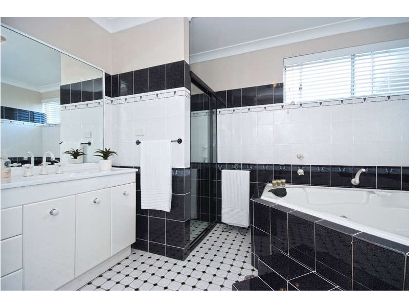 1 BLACKWOOD CRT, Maryland NSW 2287