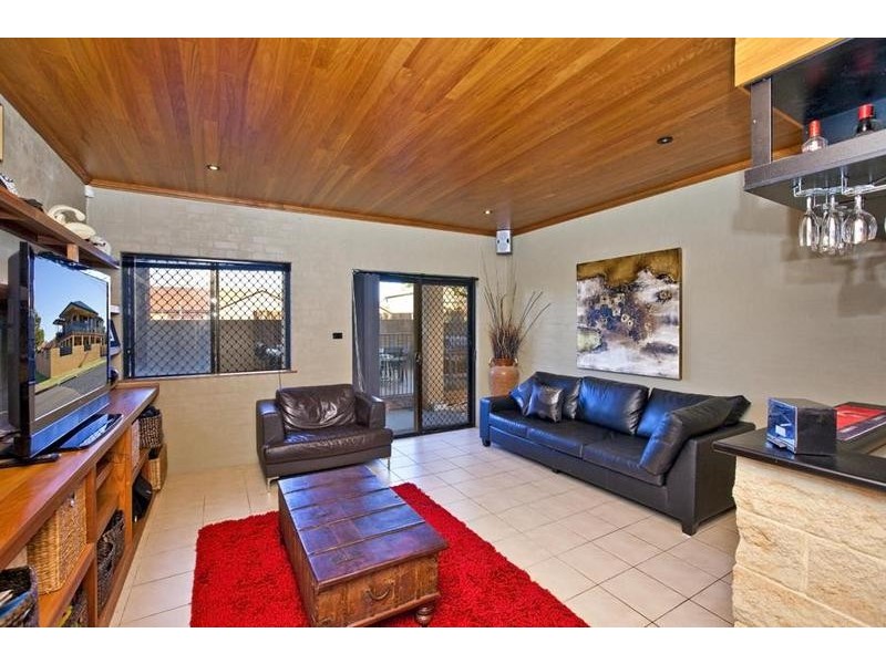 17 PEMBROKE ST, Stockton NSW 2295