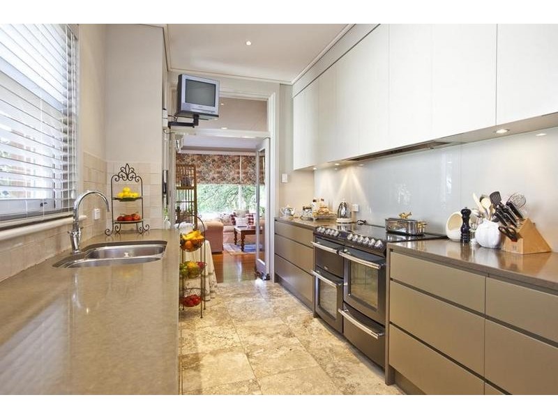 24 FENTON AVE, Bar Beach NSW 2300