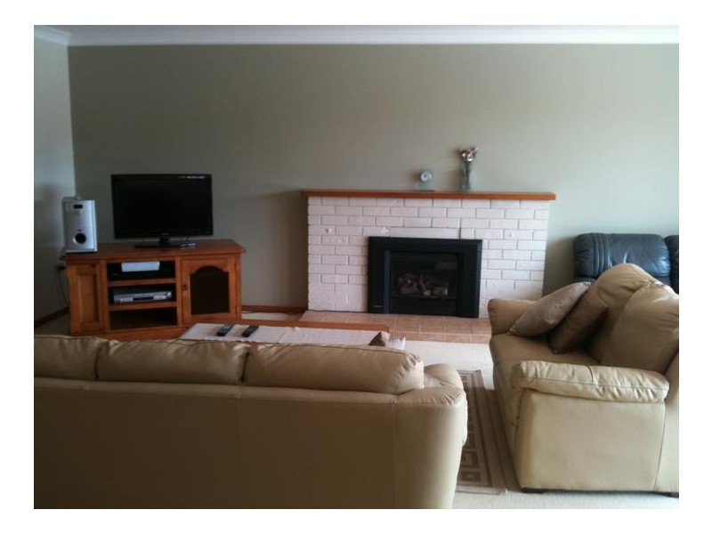 90 WARNERS BAY RD, Warners Bay NSW 2282