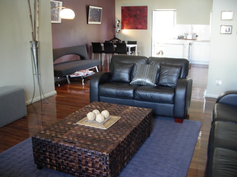 2/45 HANBURY ST, Mayfield NSW 2304