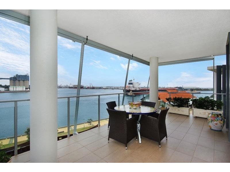 403/17 Honeysuckle Drive, Newcastle NSW 2300