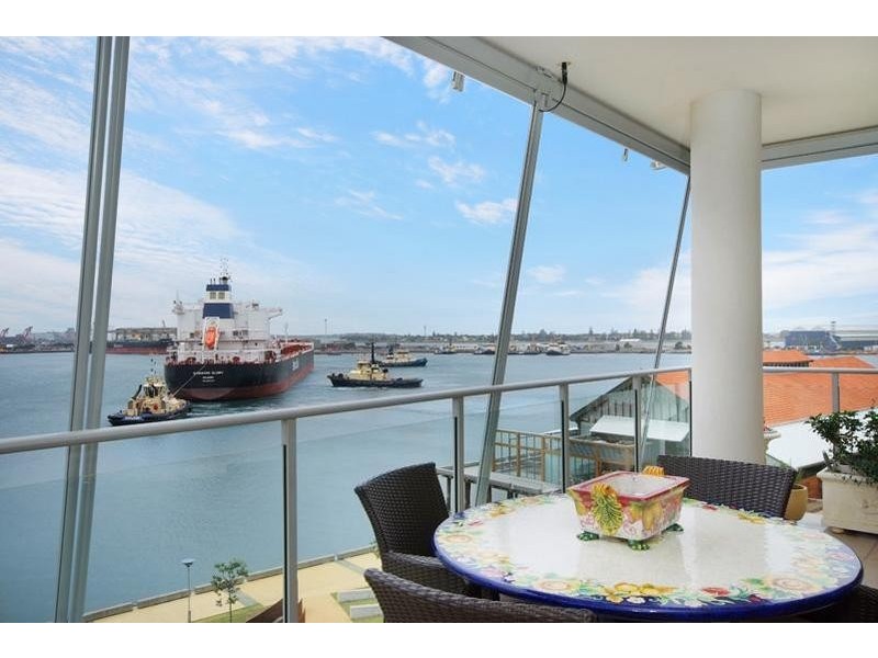 403/17 Honeysuckle Drive, Newcastle NSW 2300