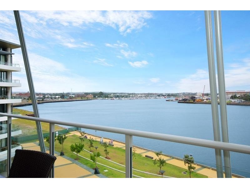 403/17 Honeysuckle Drive, Newcastle NSW 2300