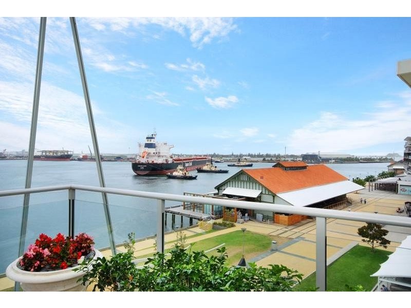 403/17 Honeysuckle Drive, Newcastle NSW 2300