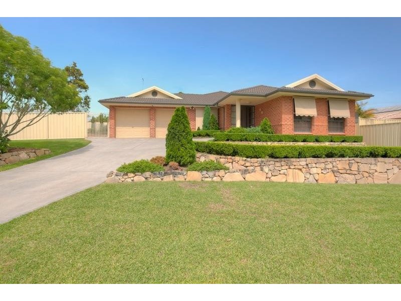 2 REID CLOSE, Maryland NSW 2287