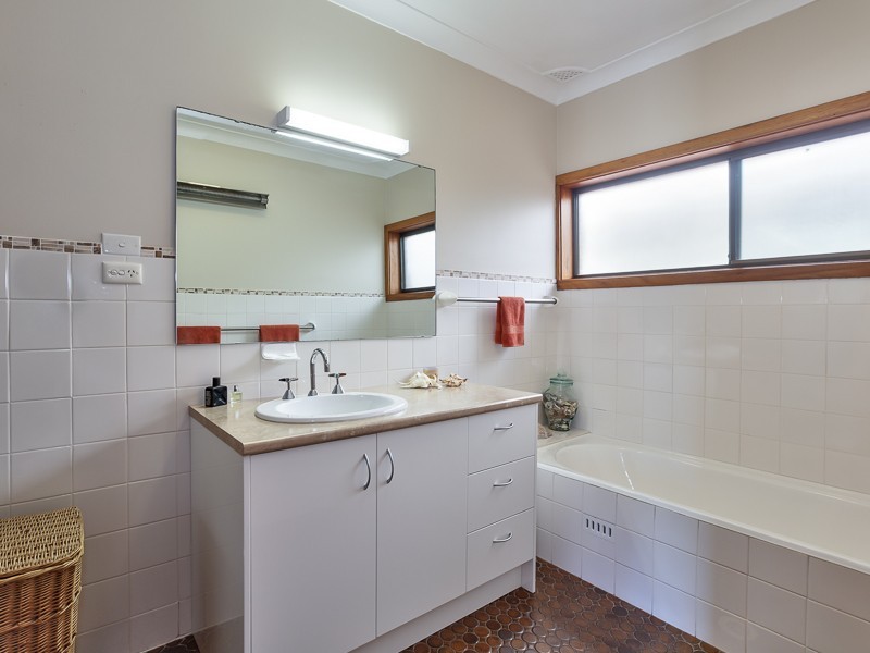 21 Blaxland Road, Macquarie Hills NSW 2285
