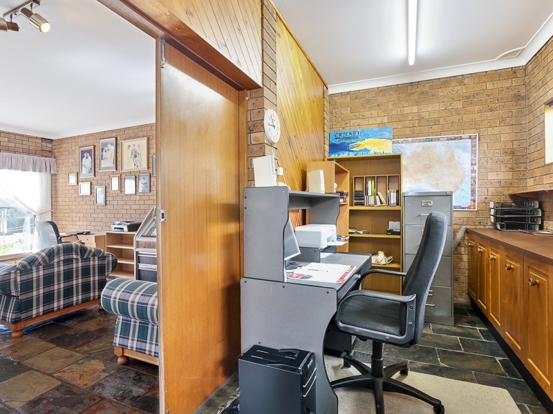 21 Blaxland Road, Macquarie Hills NSW 2285