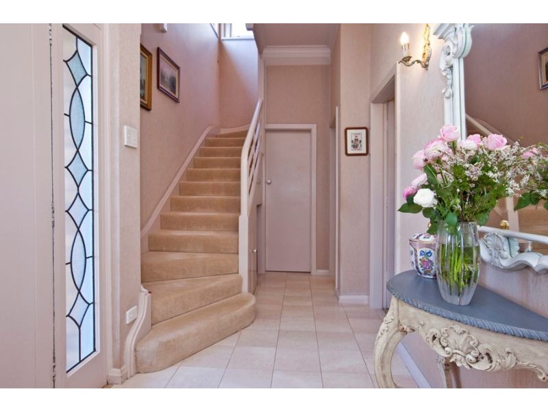 24 FENTON AVE, Bar Beach NSW 2300