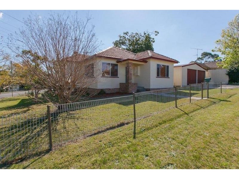 2 IRVINE ST, Garden Suburb NSW 2289