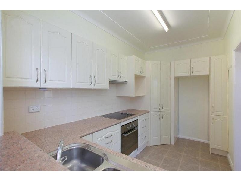 2 IRVINE ST, Garden Suburb NSW 2289