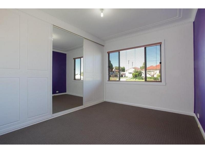 2 IRVINE ST, Garden Suburb NSW 2289