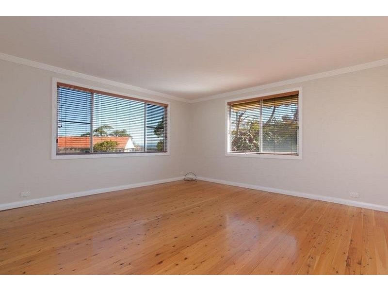 2 IRVINE ST, Garden Suburb NSW 2289