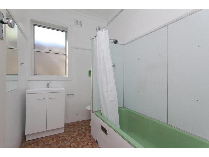 2 IRVINE ST, Garden Suburb NSW 2289