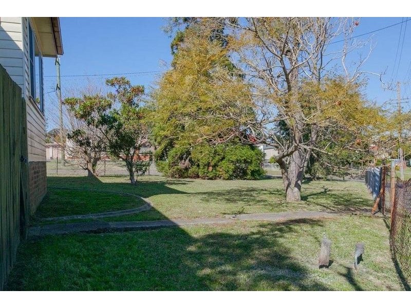 2 IRVINE ST, Garden Suburb NSW 2289