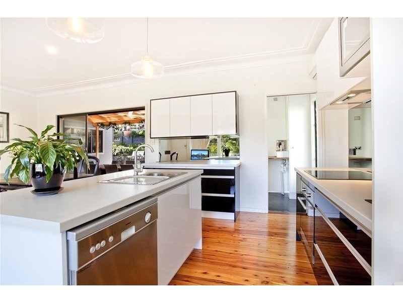 11 Kuranda Crescent, Kotara NSW 2289