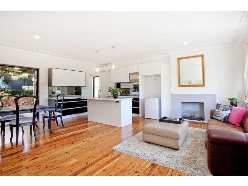 11 Kuranda Crescent, Kotara NSW 2289