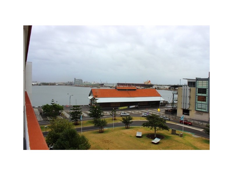 401/2 Honeysuckle Dve, Newcastle NSW 2300