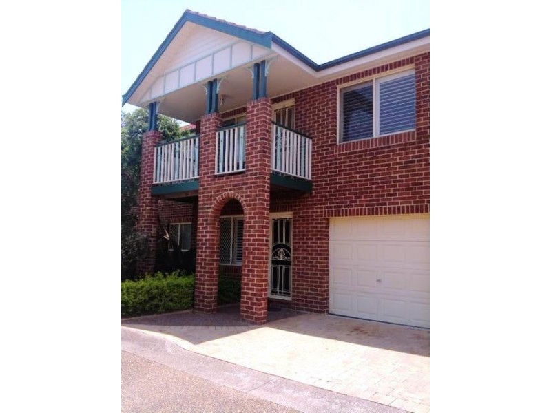 Room 2/8/168 Kemp Street, Hamilton South NSW 2303