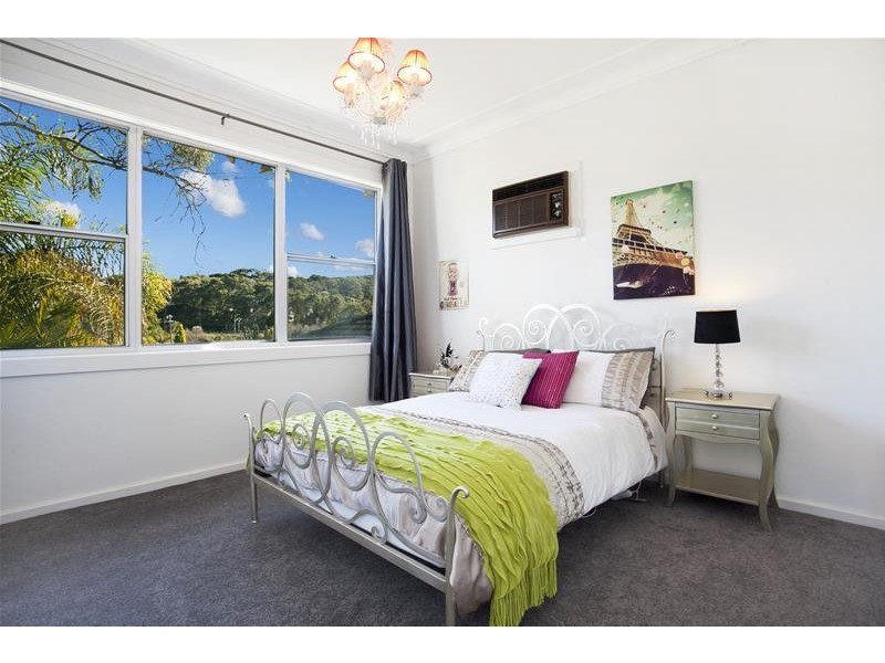 11 Kuranda Crescent, Kotara NSW 2289