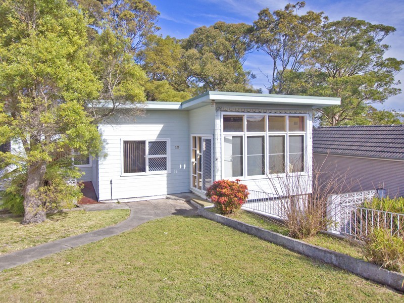 12 Thompson Street, Charlestown NSW 2290