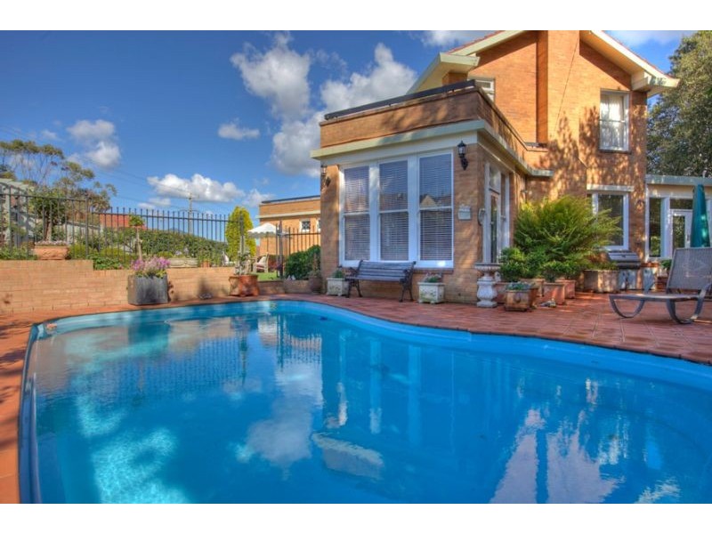 24 FENTON AVE, Bar Beach NSW 2300