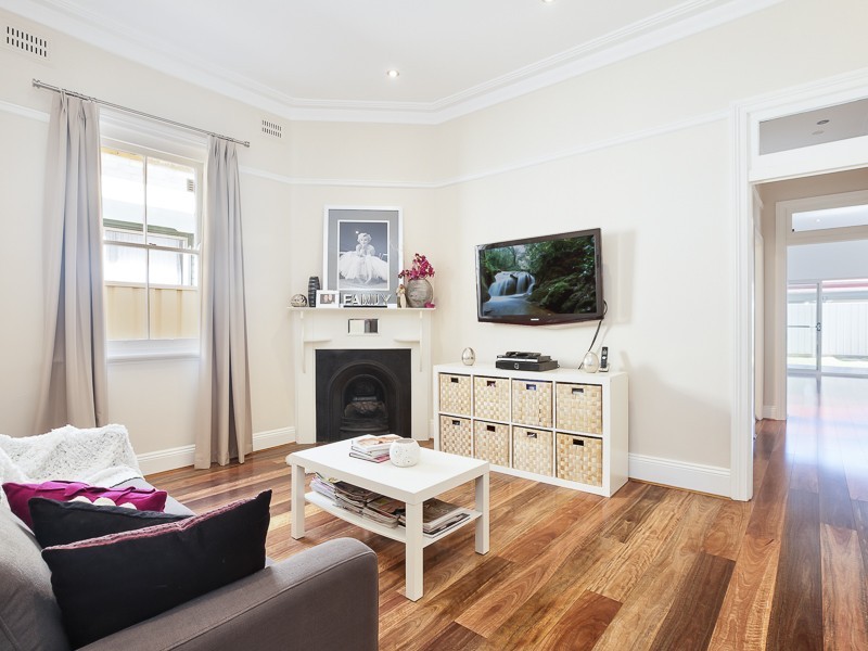 4 Greaves Street, Mayfield East NSW 2304