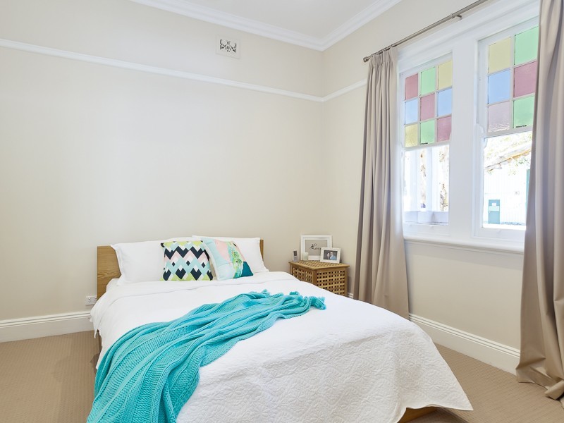 4 Greaves Street, Mayfield East NSW 2304