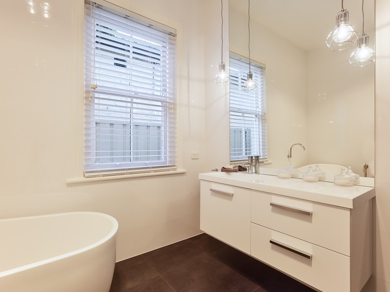 4 Greaves Street, Mayfield East NSW 2304