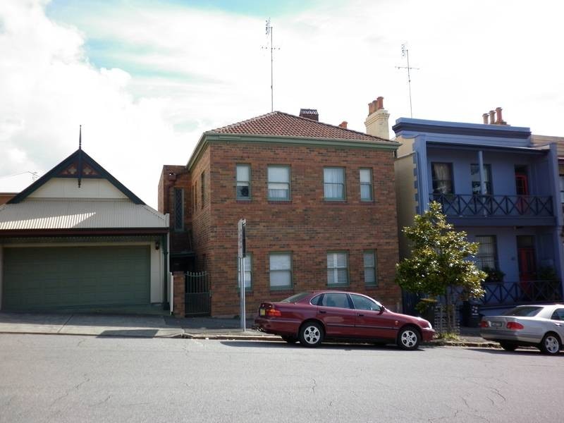 2/42 CHURCH ST, Newcastle NSW 2300