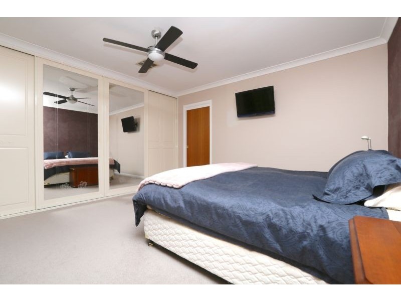 1 Trafalgar Crescent, Valentine NSW 2280