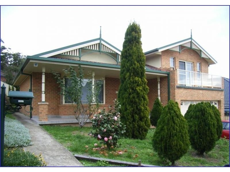 4 SABAH CL, Rankin Park NSW 2287