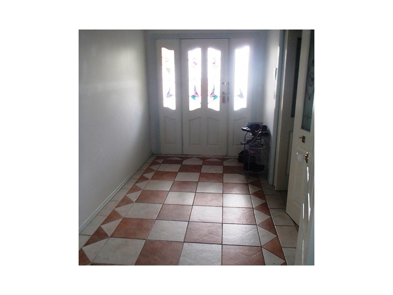 4 SABAH CL, Rankin Park NSW 2287