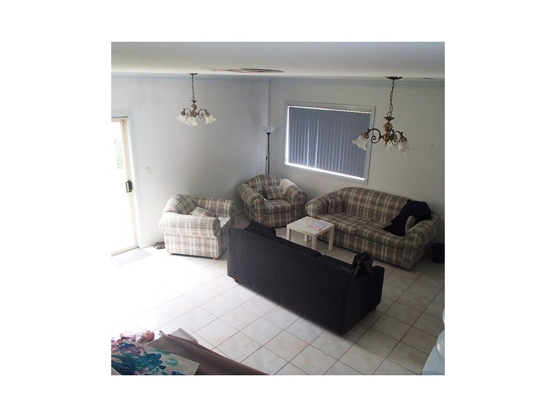 4 SABAH CL, Rankin Park NSW 2287