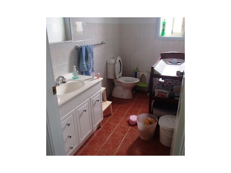 4 SABAH CL, Rankin Park NSW 2287