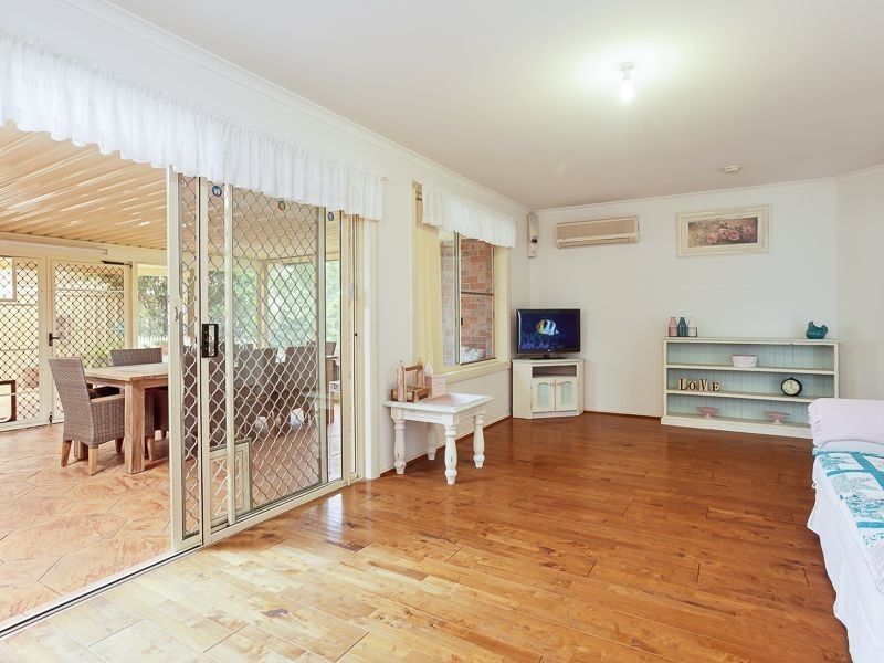 17 Albatross Avenue, Cameron Park NSW 2285