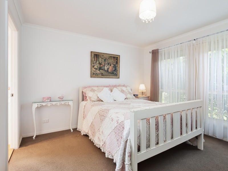 17 Albatross Avenue, Cameron Park NSW 2285