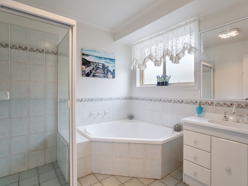 17 Albatross Avenue, Cameron Park NSW 2285