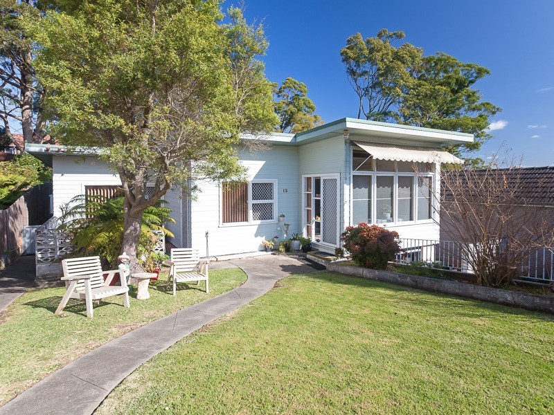 12 Thompson Street, Charlestown NSW 2290