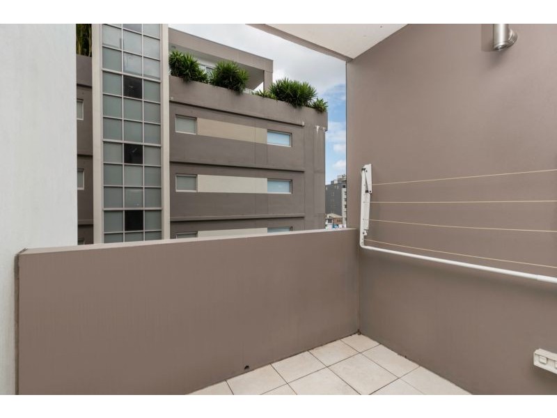 409/4 HONEYSUCKLE DR, Newcastle NSW 2300