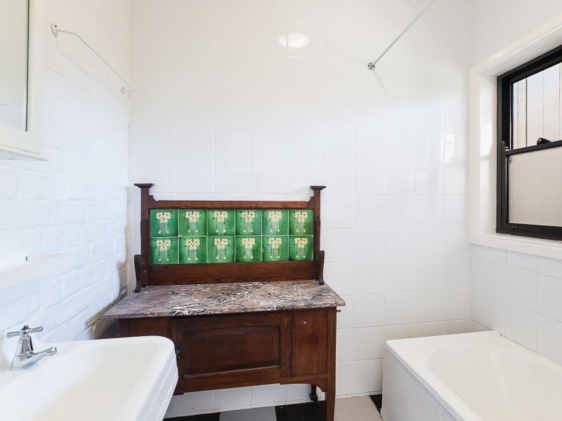 42 Tyrrell Street, The Hill NSW 2300